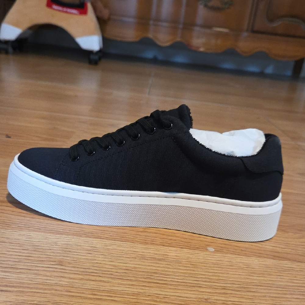 Abeo Black Jumpstreet Sneaker Box Label